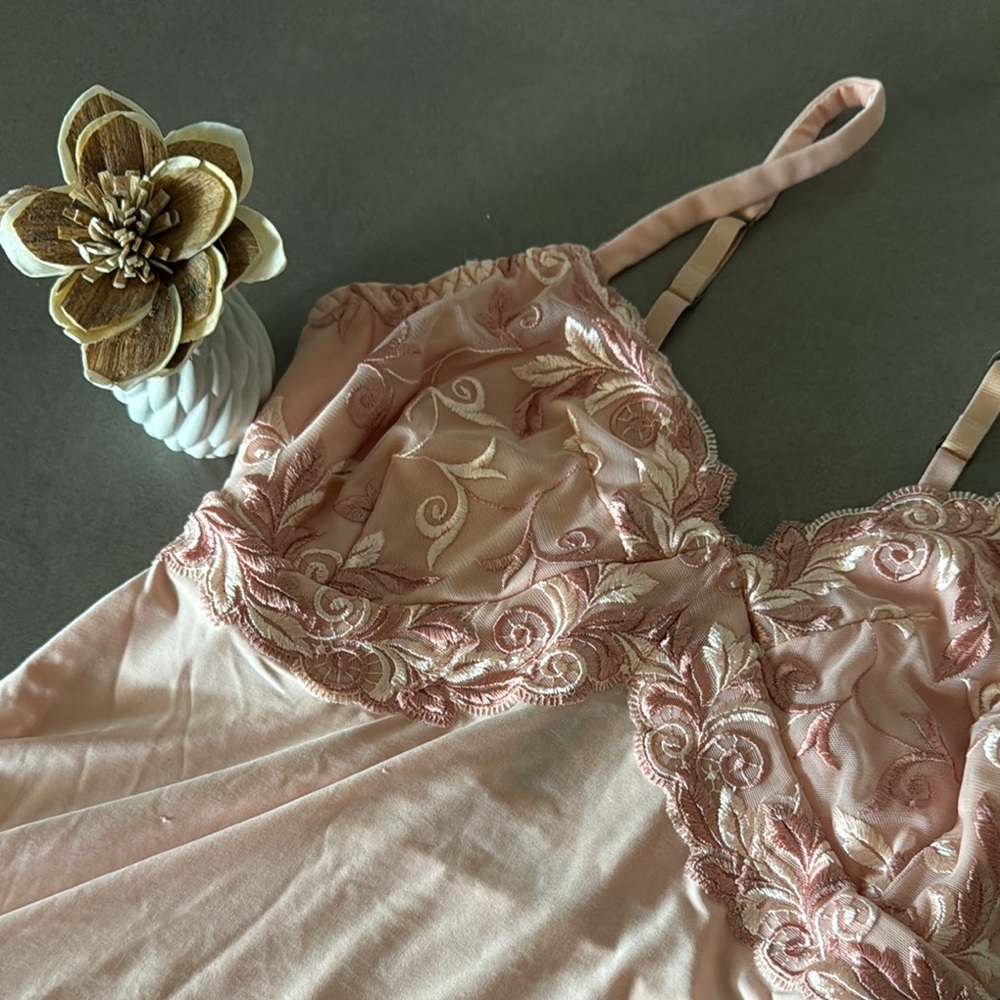 Soma Elegant Pink/ peach embroidered camisole